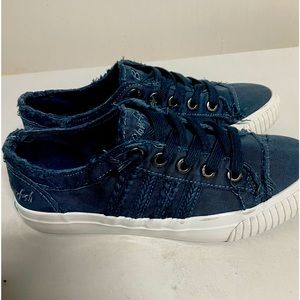 Blue casual shoes